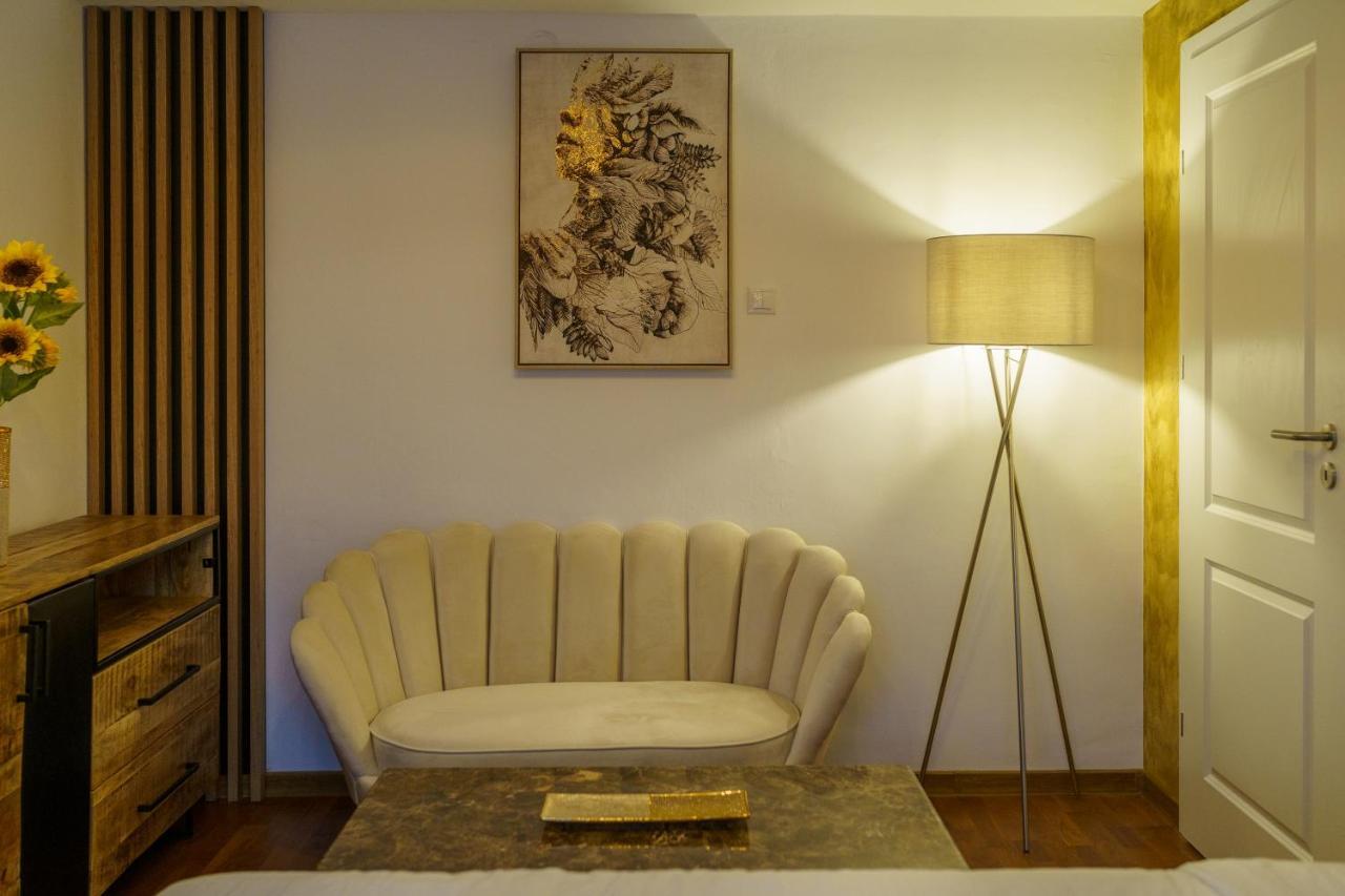 Main Square 5 Star Luxury Apartment With View Cluj Napoca Bagian luar foto