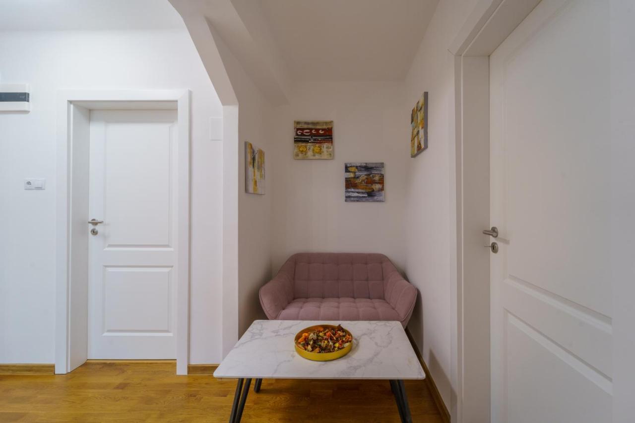 Main Square 5 Star Luxury Apartment With View Cluj Napoca Bagian luar foto