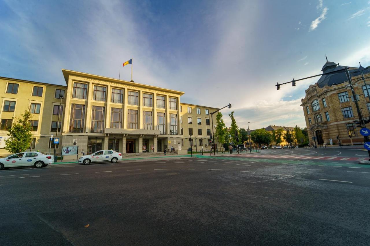 Main Square 5 Star Luxury Apartment With View Cluj Napoca Bagian luar foto