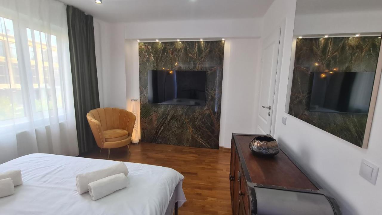 Main Square 5 Star Luxury Apartment With View Cluj Napoca Bagian luar foto