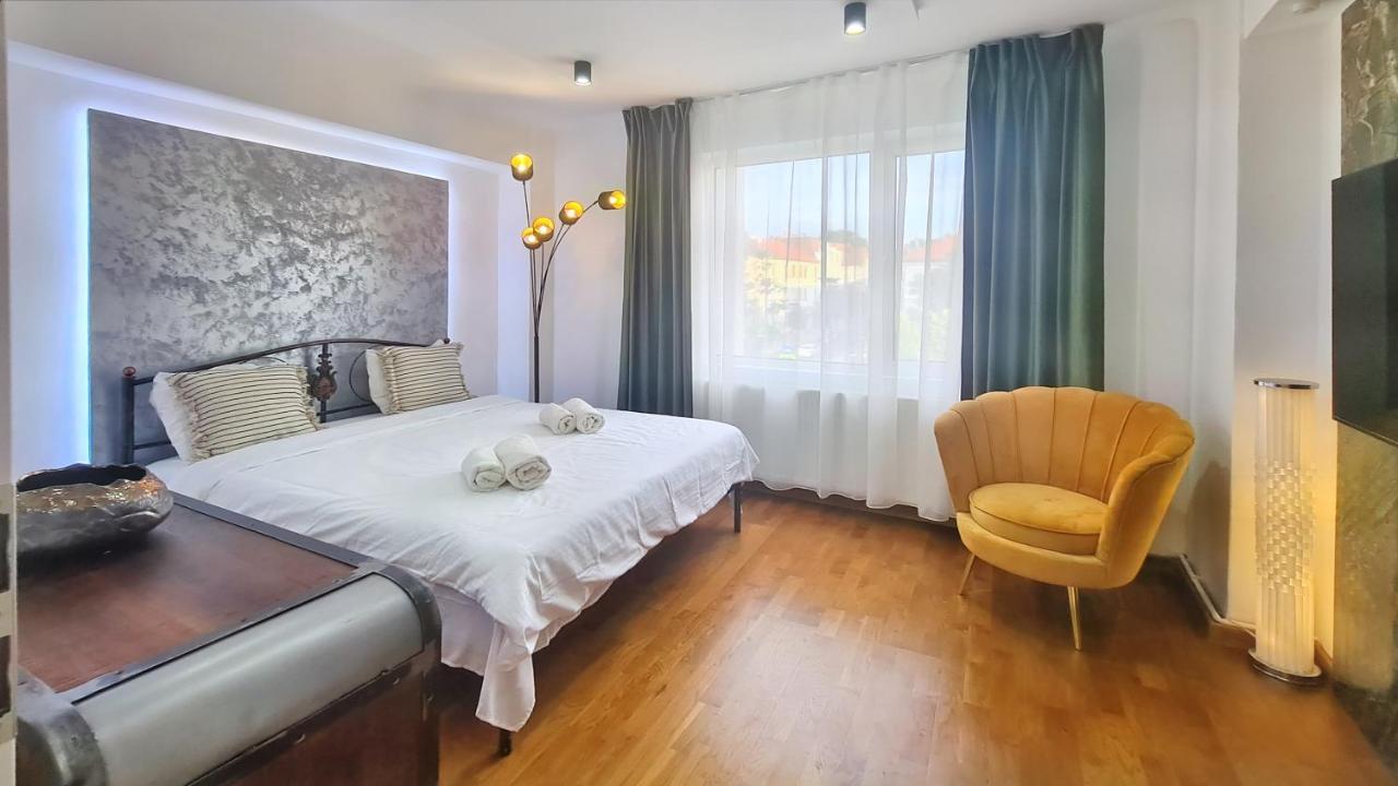 Main Square 5 Star Luxury Apartment With View Cluj Napoca Bagian luar foto
