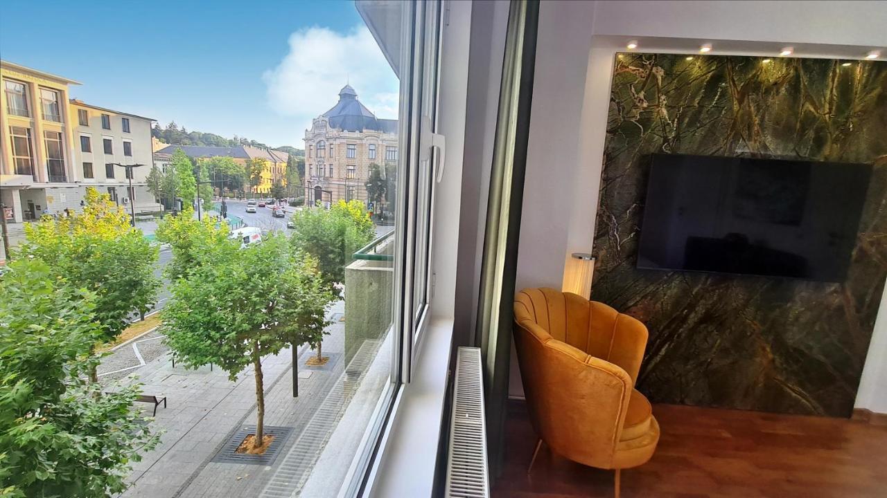Main Square 5 Star Luxury Apartment With View Cluj Napoca Bagian luar foto