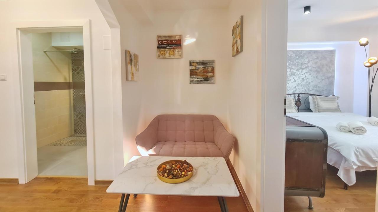 Main Square 5 Star Luxury Apartment With View Cluj Napoca Bagian luar foto